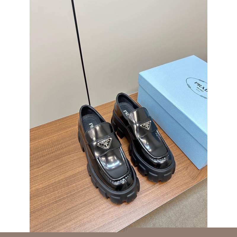 Pra*a casual shoes